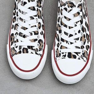 🌸Women’s Fashion Low Top Lace up Sneakers🌸